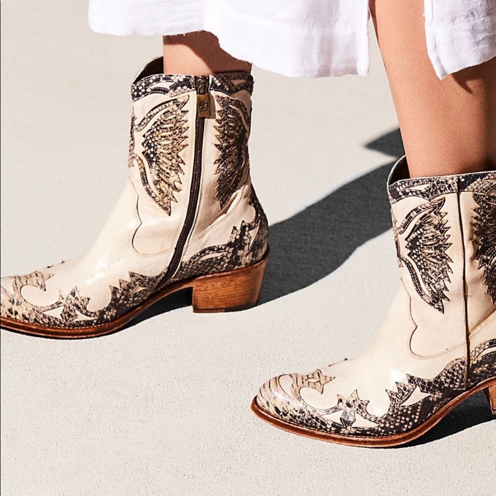 J Ghost Lost Desert Western Boot